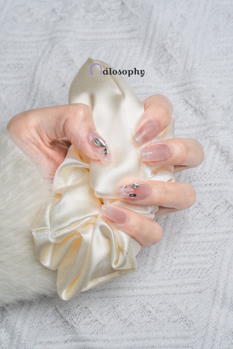 Nailosophy أظافر جيل مضغوطة يدوية باللون الوردي الناعم مع فراشة كريستالية | شكل كوفين - Image 5